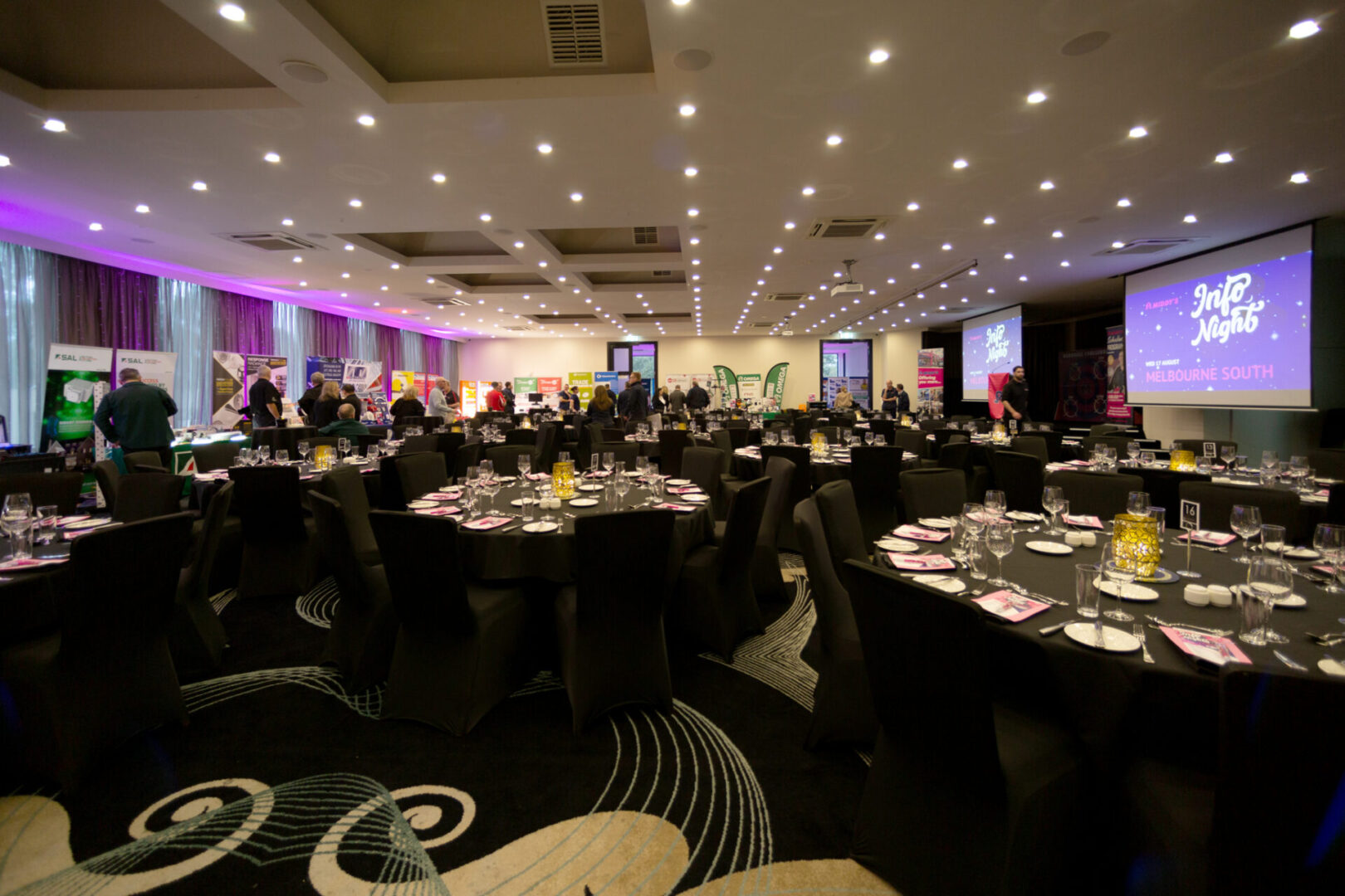 A room filled with tables and chairs in the middle of it.